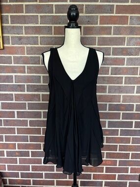 Max Studio Flowy Black Sleeveless V-Neck Top Sleeveless Blouse Double Layer Sz M